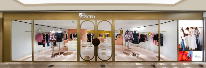 19_Red-Valentino-Gateway-Arcade-concept-store-by-Pierpaolo-Piccioli-Hong-Kong04.jpg