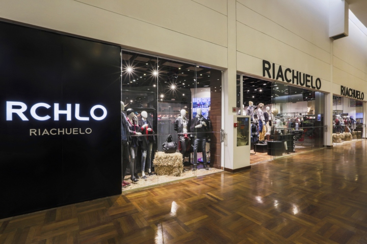 20_Riachuelo-Pop-Up-Store-by-FAL-Design-Estrategico-Campos-do-Jordao-Brazil-10.jpg