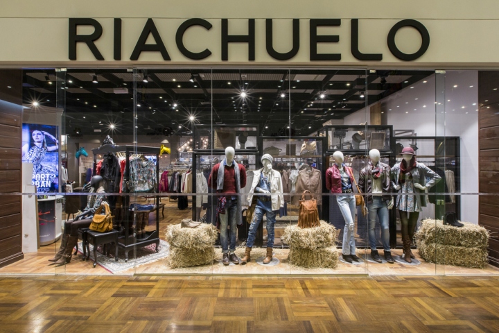 9_Riachuelo-Pop-Up-Store-by-FAL-Design-Estrategico-Campos-do-Jordao-Brazil.jpg