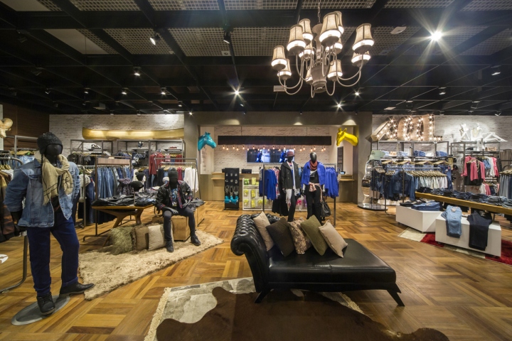 25_Riachuelo-Pop-Up-Store-by-FAL-Design-Estrategico-Campos-do-Jordao-Brazil-05.jpg