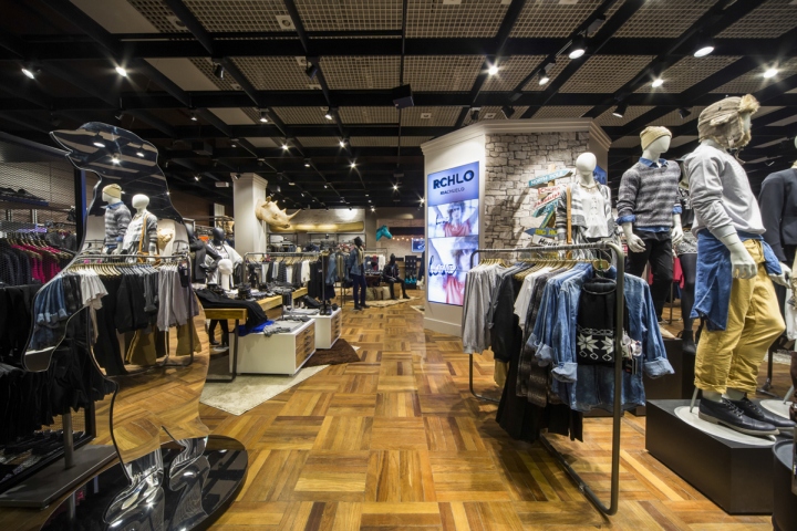 28_Riachuelo-Pop-Up-Store-by-FAL-Design-Estrategico-Campos-do-Jordao-Brazil-02.jpg