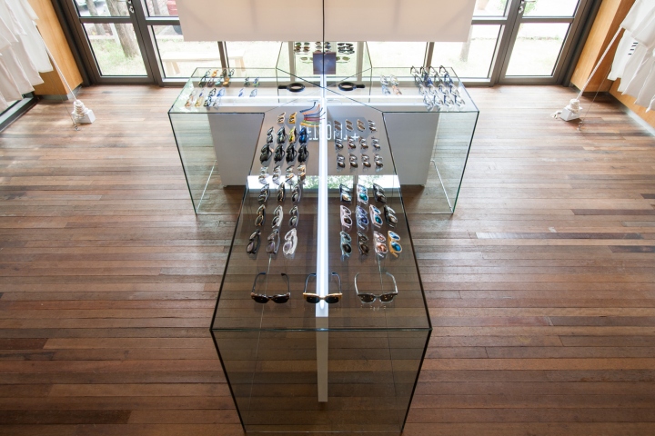 28_RETROKIT-CROSS-Eyeware-Concept-Store-by-NBDC-Seoul-South-Korea-04.jpg