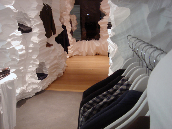 19_Richard-Chai-store-by-Snarkitecture-02.jpg