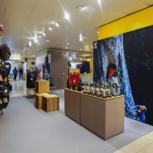 27_Bever-shop-in-shop-at-de-Bijenkorf-by-Hello-hero-Confetti-Amsterdam-Rotterdam-300x300.jpg