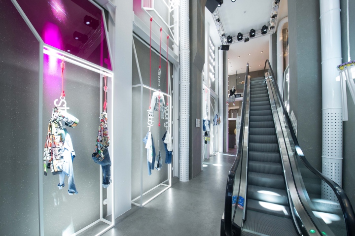 32_SH-flagship-store-by-Fabio-Marano-Milan-Italy-06.jpg