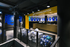 8_Chelsea-FC-Megastore-by-Schwitzke-London-UK-300x200.jpg
