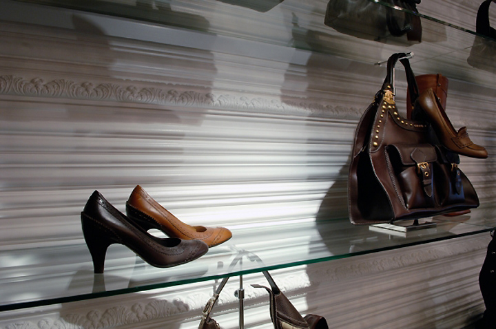 13_Bethsabee-shoe-salon-by-Creneau-International-Belgium-05.jpg