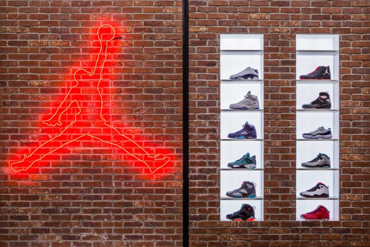 27_Shoe-Palace-Store-by-Double-Europe-San-Jose-California-05.jpg