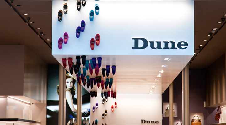 13_Dune-Catwalk-shoe-store-by-Four-by-Two-05.jpg