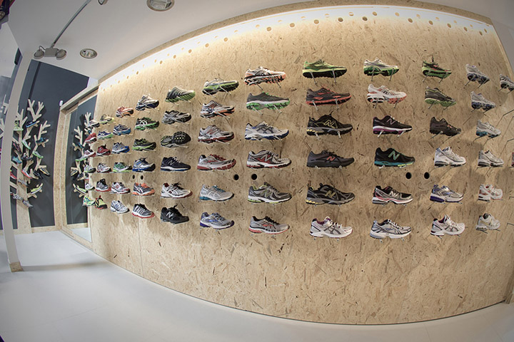 13_Sportguru-OSB-shop-by-minimalstudio-architects-Warsaw-03.jpg
