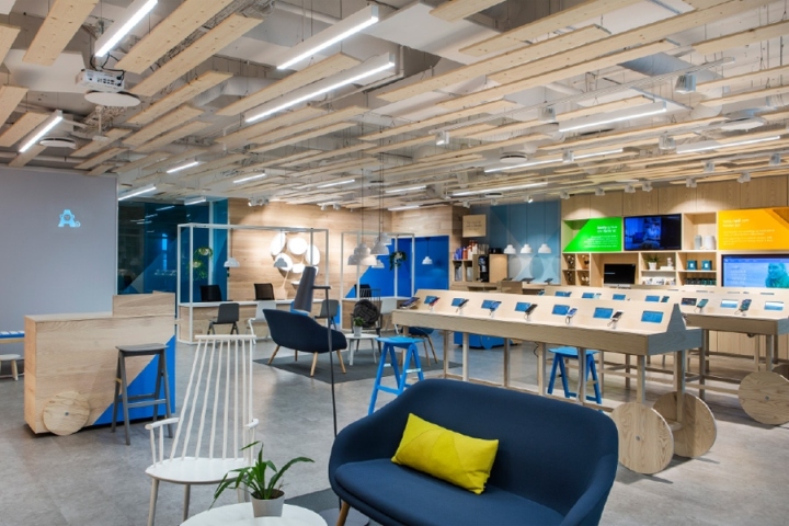 20_Siminn-Flagship-Store-by-HAF-Studio-Reykjavik-Iceland-03.jpg