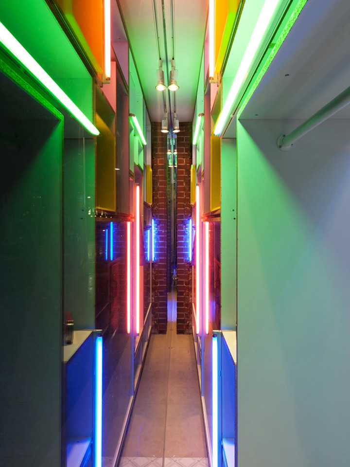13_Spicy-Color-flagship-store-by-m4-design-Seoul-06.jpg