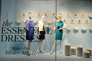7_Hudsons-Bay-Mothers-Day-Windows-Toronto-Canada-300x200.jpg