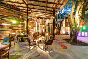 7_Bar1-Bar2-by-Tellini-Vontobel-Arquitetura-Atlantida-Brazil-300x200.jpg