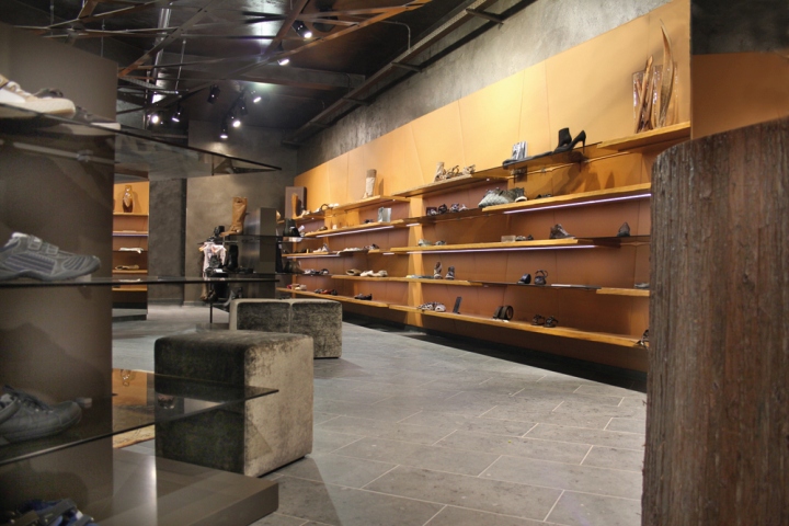 20_Stratmann-Shoes-Store-by-Kitzig-Interior-Design-Meschede-Germany-06.jpg