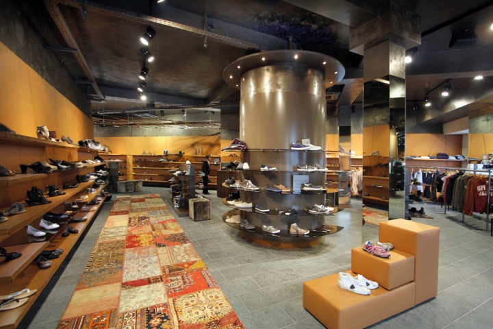 22_Stratmann-Shoes-Store-by-Kitzig-Interior-Design-Meschede-Germany-04.jpg