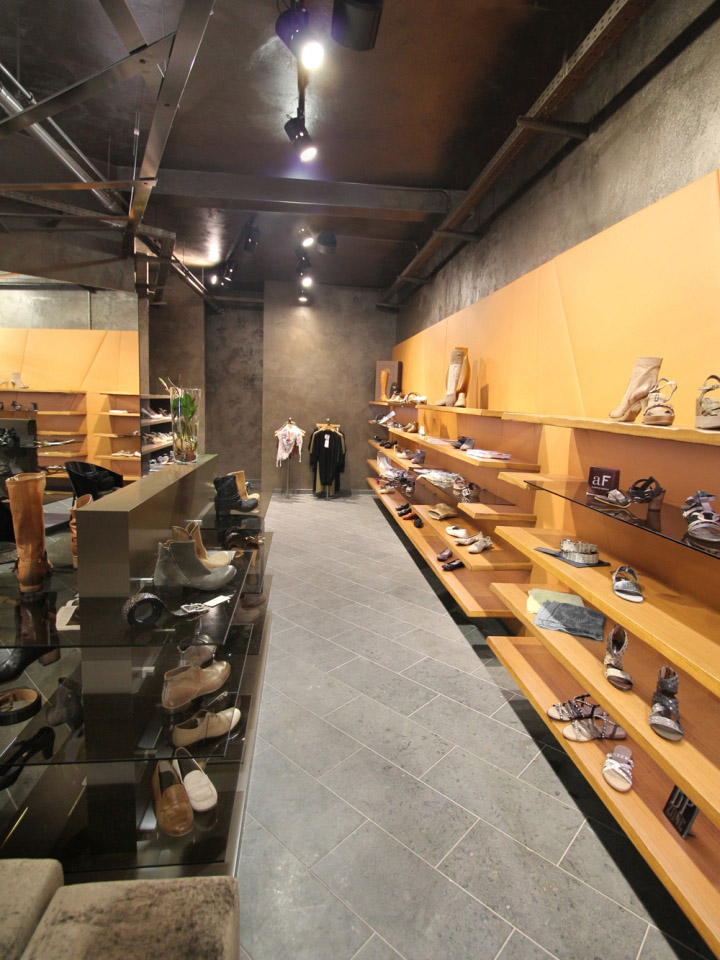 23_Stratmann-Shoes-Store-by-Kitzig-Interior-Design-Meschede-Germany-03.jpg
