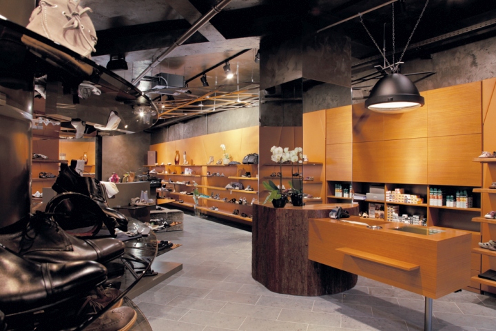 24_Stratmann-Shoes-Store-by-Kitzig-Interior-Design-Meschede-Germany-02.jpg