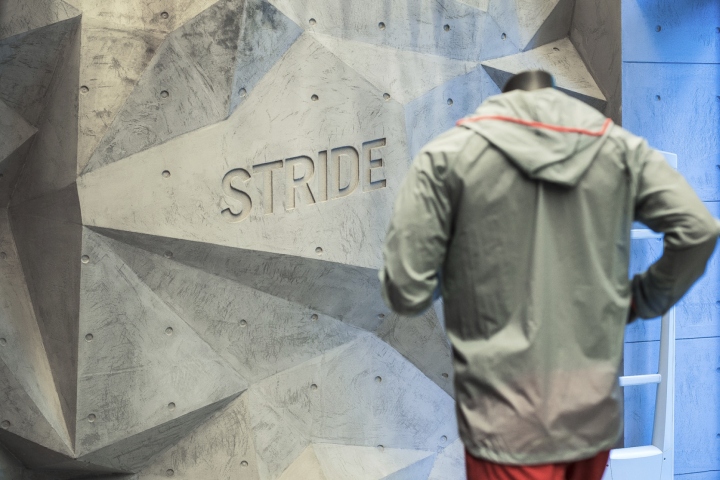 64_Stride-Running-Store-Branding-by-Rosie-Lee-Moscow-Russia-03.jpg