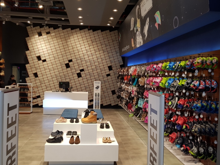 24_Superfeet-store-by-Team-A-Ventures-Packages-Mall-Lahore-Pakistan07.jpg