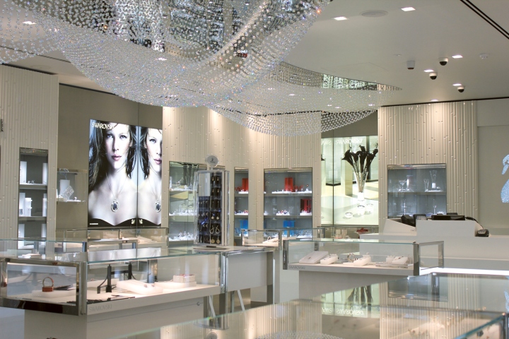 9_Swarovski-stores-by-hartmannvonsiebenthal-Europe.jpg