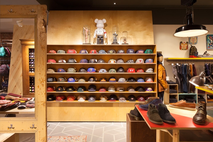 34_Tarmak-sneaker-store-by-Pinkeye-Sint-Niklaas-Netherlands-05.jpg