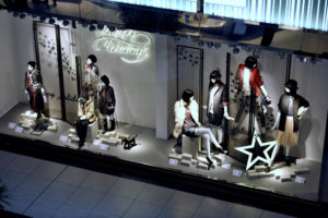 7_Zara-Christmas-windows-Toronto-300x200.jpg