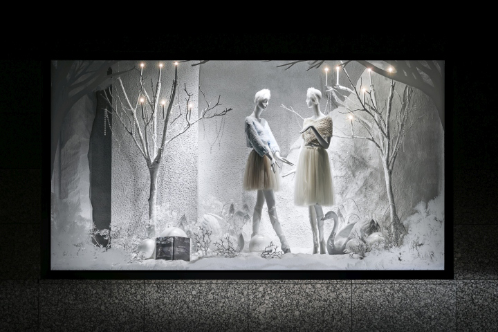 7_The-Christmas-Story-Windows-by-Emma-Roach-Seoul-South-Korea.jpg