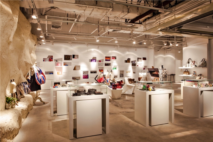 38_The-Fashion-Door-Flagship-Store-by-Bloom-Design-Guangzhou-China-11.jpg