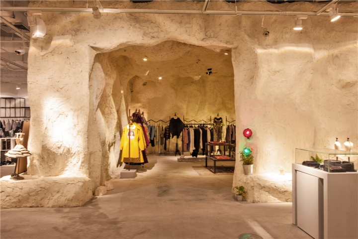 42_The-Fashion-Door-Flagship-Store-by-Bloom-Design-Guangzhou-China-07.jpg