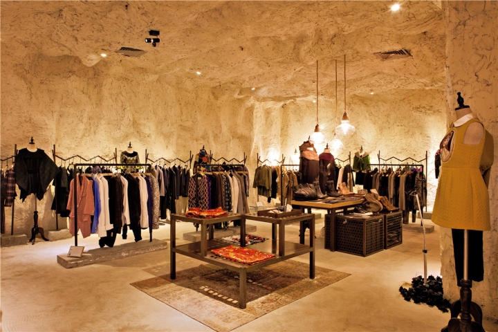 47_The-Fashion-Door-Flagship-Store-by-Bloom-Design-Guangzhou-China-02.jpg