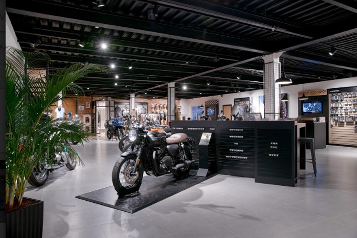 10_Triumph-motorcycle-store-by-Alex-Feskov-Moscow-Russia.jpg