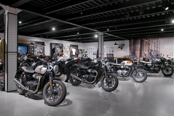 30_Triumph-motorcycle-store-by-Alex-Feskov-Moscow-Russia08.jpg