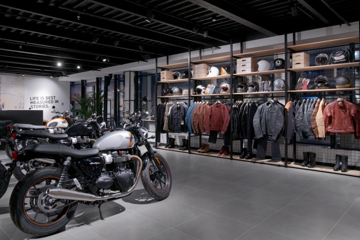 33_Triumph-motorcycle-store-by-Alex-Feskov-Moscow-Russia11.jpg