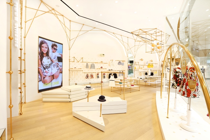 10_UM-Junior-Top-Kids-Wear-Multibrand-Store-by-AS-Design-Macau-China.jpg