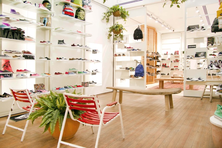 17_Ulanka-Shoe-Store-by-CuldeSac-Valencia-Spain-04.jpg