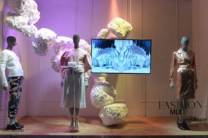 6_Connected-Fashion-Madame-Galeries-Lafayette-Windows-Paris-France-300x200.jpg