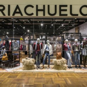 39_Riachuelo-Pop-Up-Store-by-FAL-Design-Estrategico-Campos-do-Jordao-Brazil-300x300.jpg