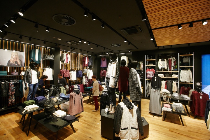 26_Vero-Moda-Flagship-Store-at-Alexa-Mall-by-Riis-Retail-Berlin-15.jpg