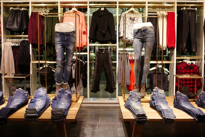 28_Vero-Moda-Flagship-Store-at-Alexa-Mall-by-Riis-Retail-Berlin-13.jpg