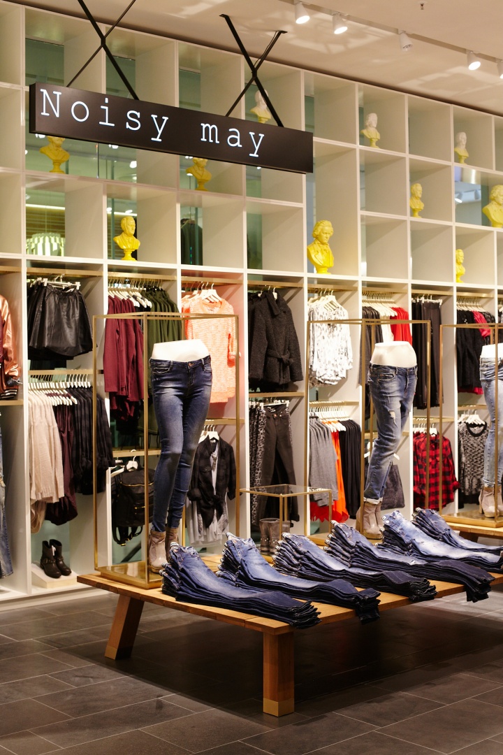 29_Vero-Moda-Flagship-Store-at-Alexa-Mall-by-Riis-Retail-Berlin-12.jpg