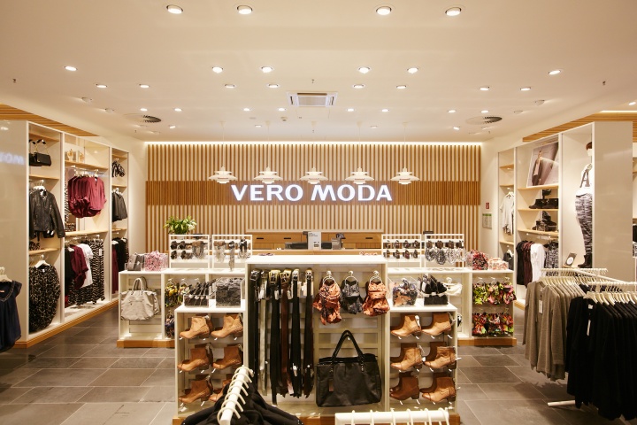 35_Vero-Moda-Flagship-Store-at-Alexa-Mall-by-Riis-Retail-Berlin-06.jpg