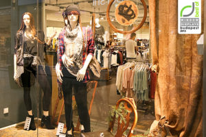 6_Stradivarius-windows-2013-Autumn-Budapest-300x200.jpg