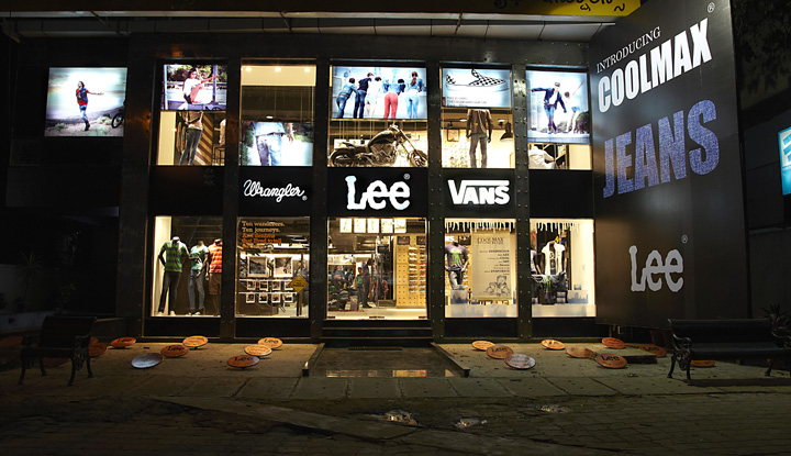 16_VF-Brand-Flagship-Store-by-Restore-Solutions-Bangalore-India-07.jpg