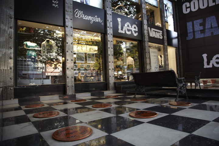17_VF-Brand-Flagship-Store-by-Restore-Solutions-Bangalore-India-06.jpg