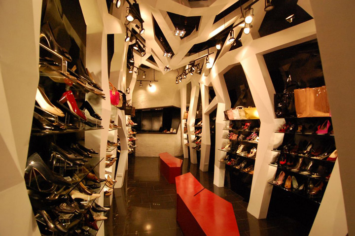 21_Via-Venetto-store-by-Buensalido-Architects-02.jpg