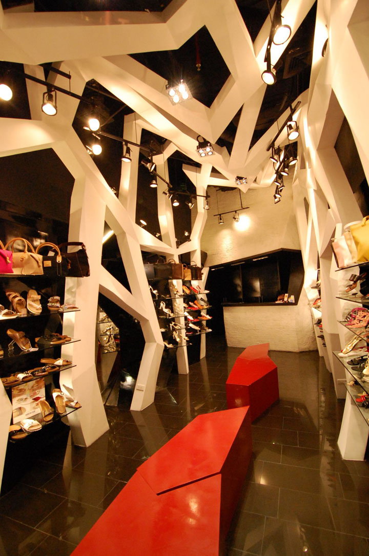 19_Via-Venetto-store-by-Buensalido-Architects-04.jpg