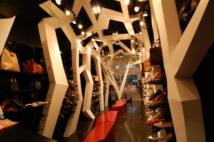 20_Via-Venetto-store-by-Buensalido-Architects-03.jpg