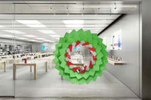 8_Apple-Holiday-Wreaths-Window-2012-300x200.jpg