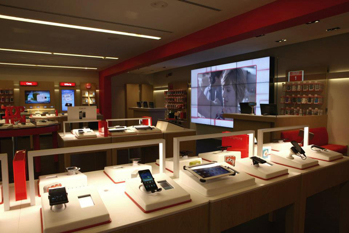 31_Vodafone-concept-store-by-iarchitects-Italy-06.jpg
